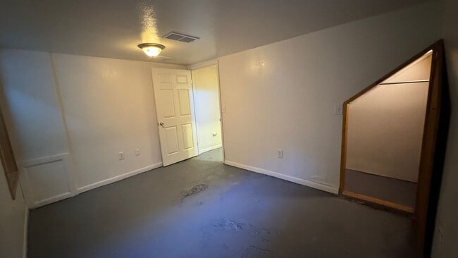 Building Photo - 426 N 9th St