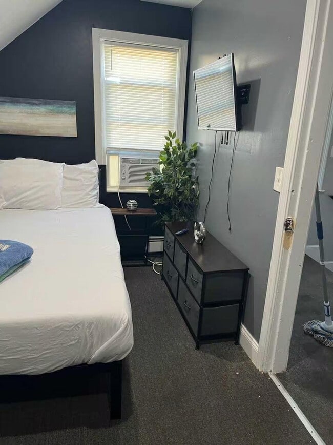 Building Photo - 56 Longmont St