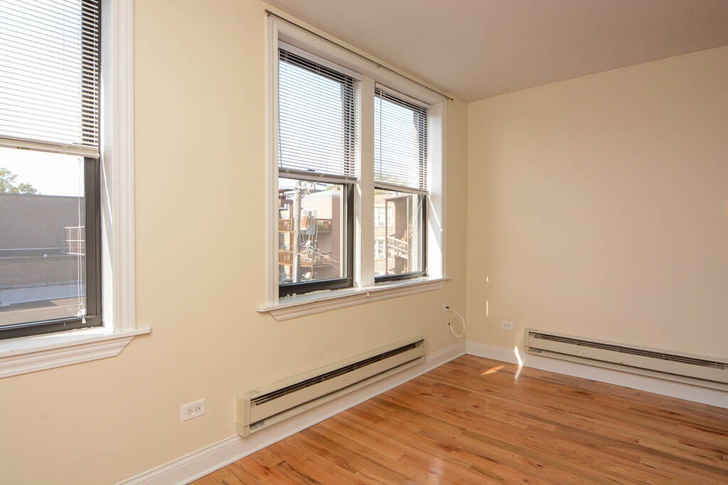 Building Photo - 729 W Diversey Pky