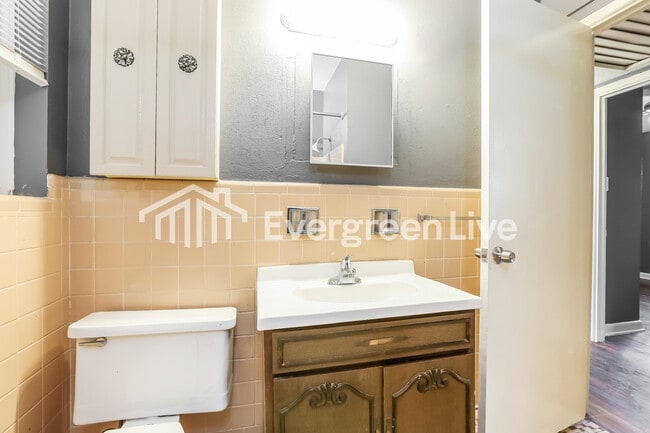 Building Photo - 94 Broadmoor Dr