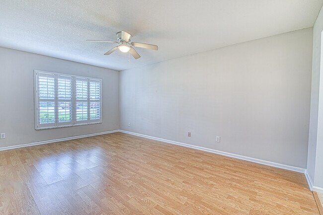 Building Photo - 950 S Kanner Hwy