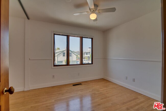 Building Photo - 127 Abalone Ave