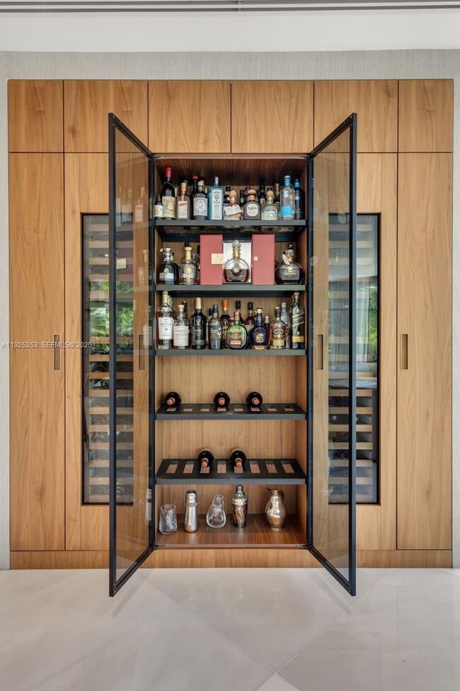 Building Photo - 420 Island Dr