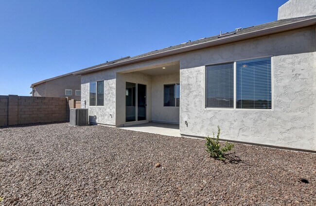 Building Photo - Rate reduction on this beautiful Townhome in Granville!