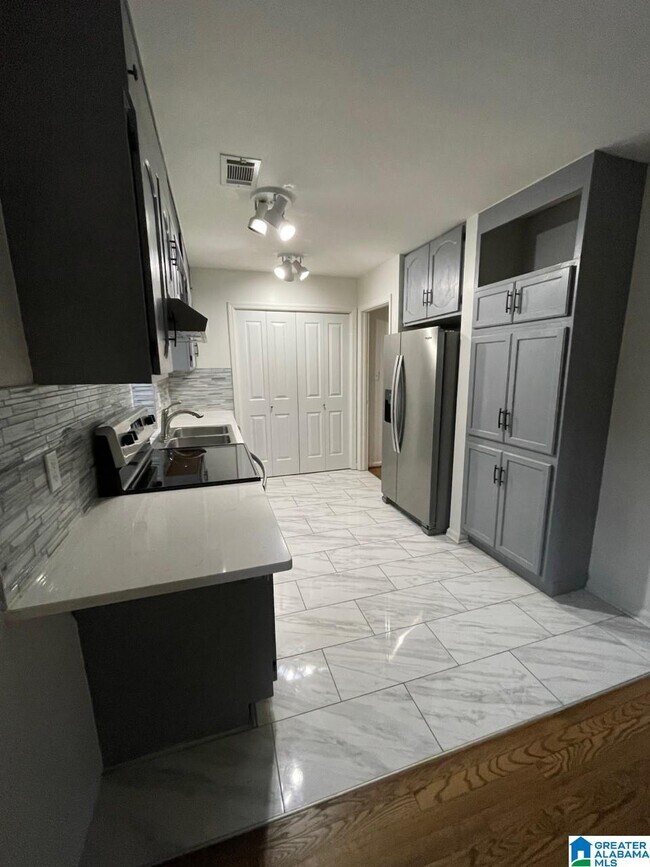 Building Photo - 236 E Green