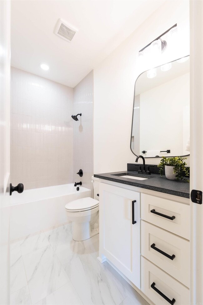 Building Photo - 141 Ridgeview Trl