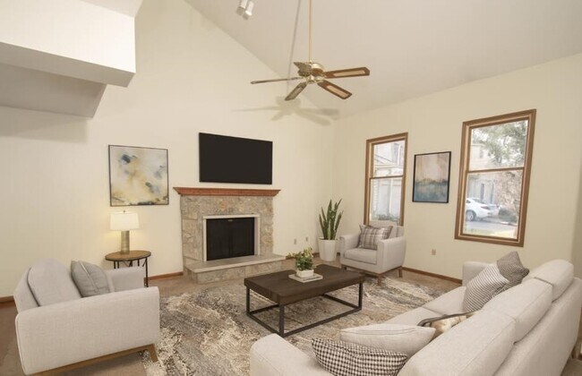 Building Photo - 6228 Sawmill Woods Dr