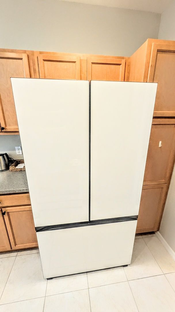 Building Photo - Seasonal/short term/annual  3/3 spacious townhouse with water view off University PKWY