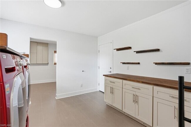 Building Photo - 55 Aqua Ln