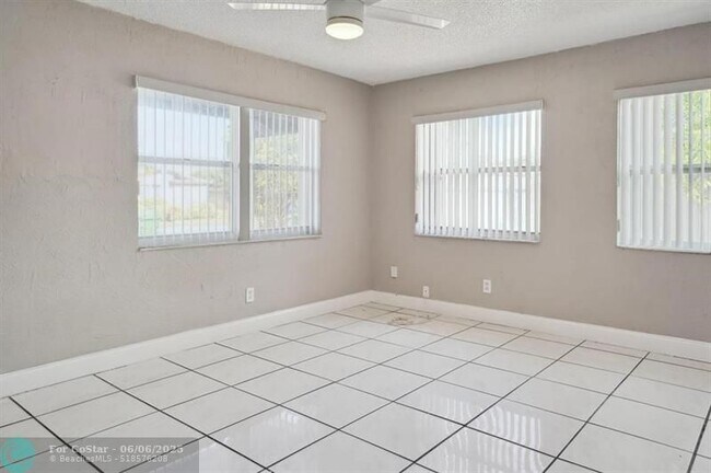 Building Photo - 1281 NW 30th Ave