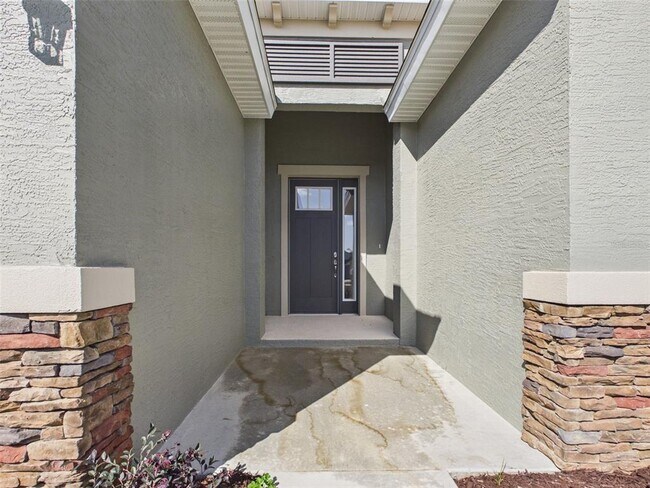 Building Photo - 5824 SW 70th Ave