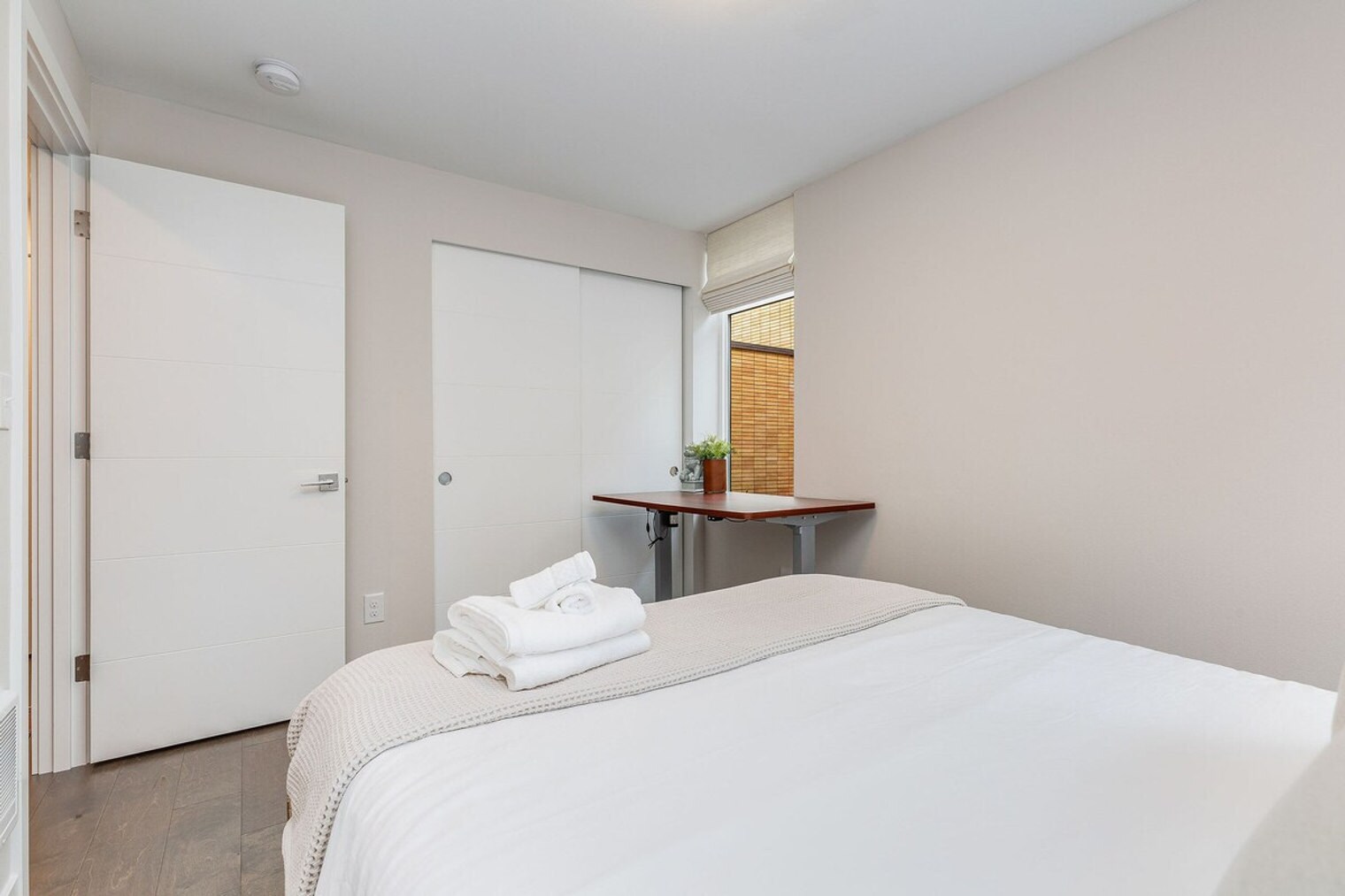 Building Photo - 762 Belmont Pl E