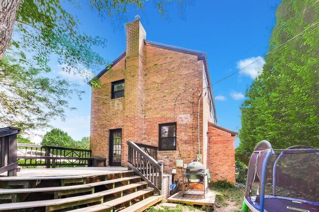 Building Photo - Classic Brick Colonial in the Heart of Berkshire