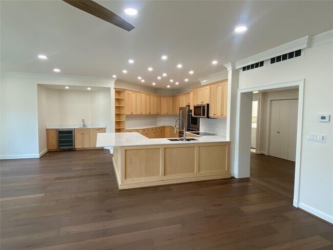 Building Photo - 1114 Sherwood Ln