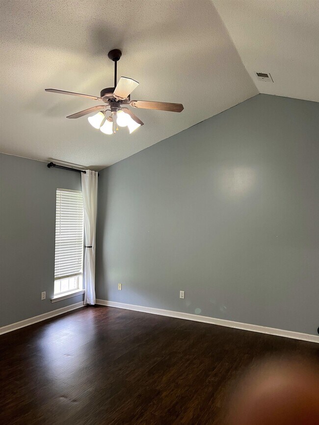 Building Photo - 9837 Oldham Dr