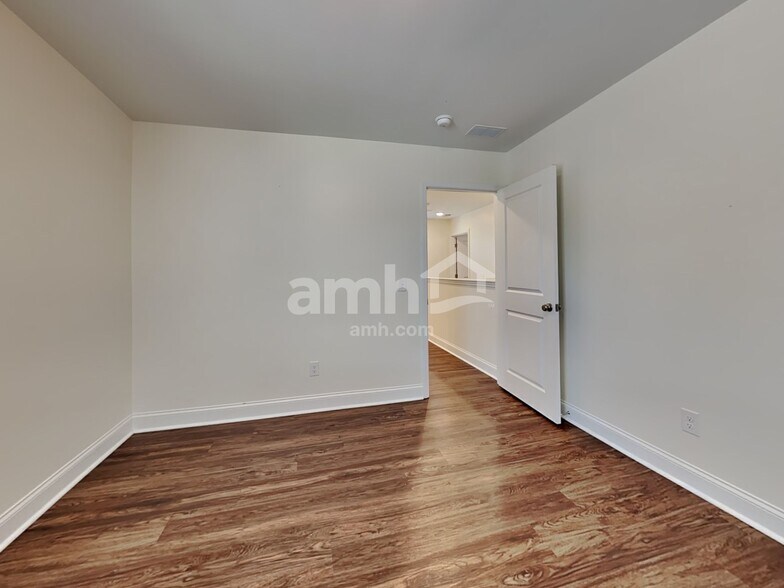 Building Photo - 1821 Produce Ln