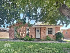 Building Photo - 4809 Cedar St