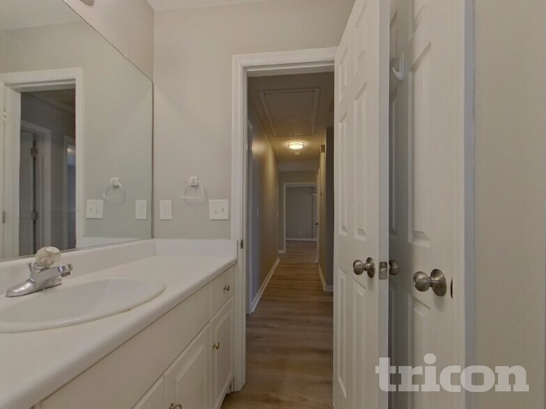 Building Photo - 2544 Winterville Dr