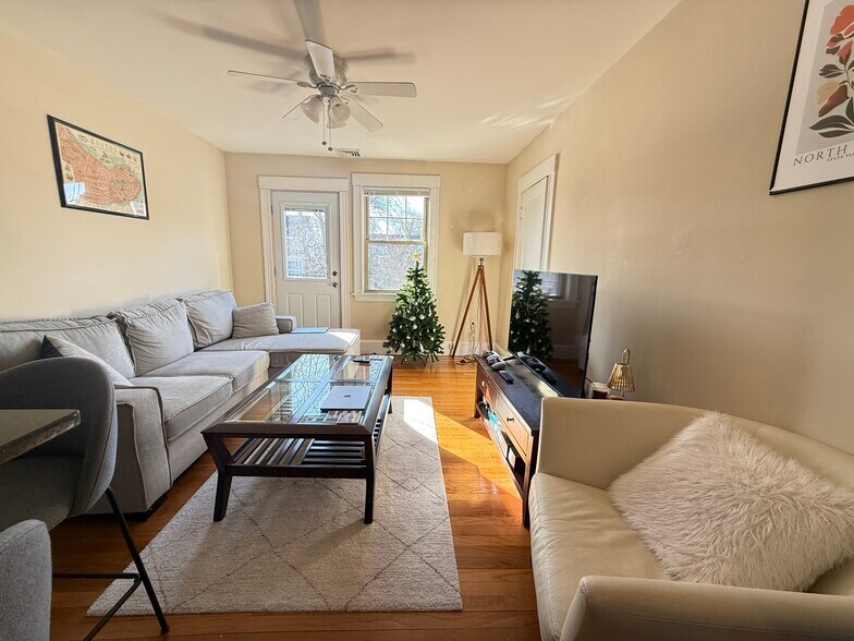 Building Photo - 5 Mapleton St