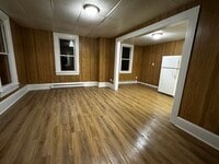 Building Photo - 408 S Queen St