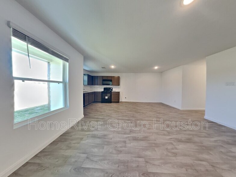 Building Photo - 18 Rd 5117