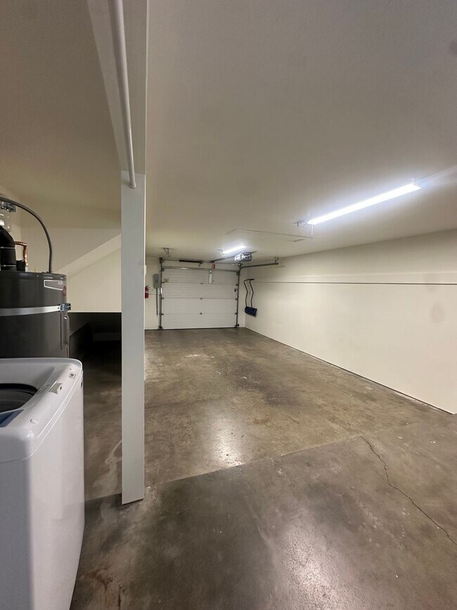 Building Photo - 928 NW Portland Ave