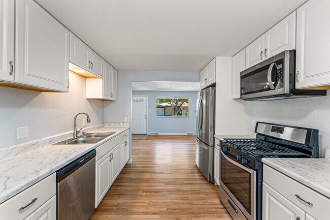 Building Photo - 3512 W Berry Dr