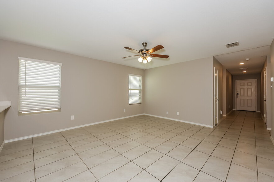 Building Photo - 1149 Crestview Dr