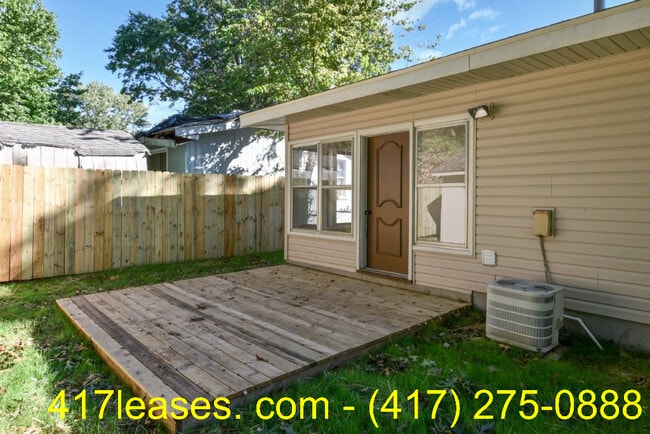 Building Photo - 201 S Meadowview Ave