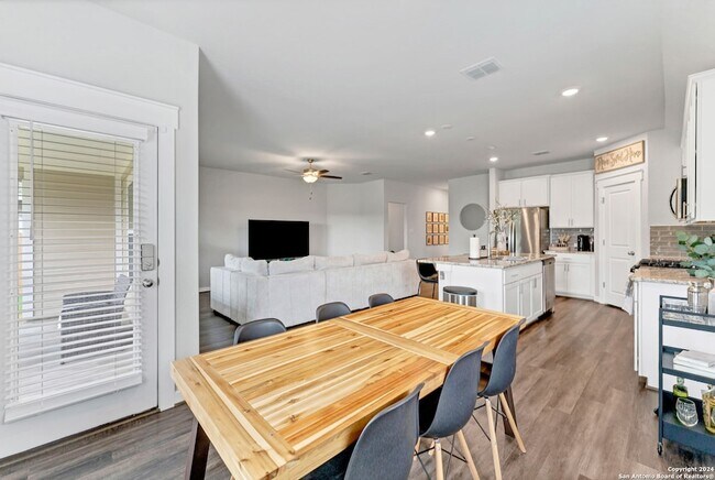 Building Photo - 4323 W Vasquez Cir
