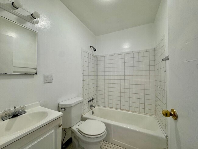 Building Photo - 145 Cowles St