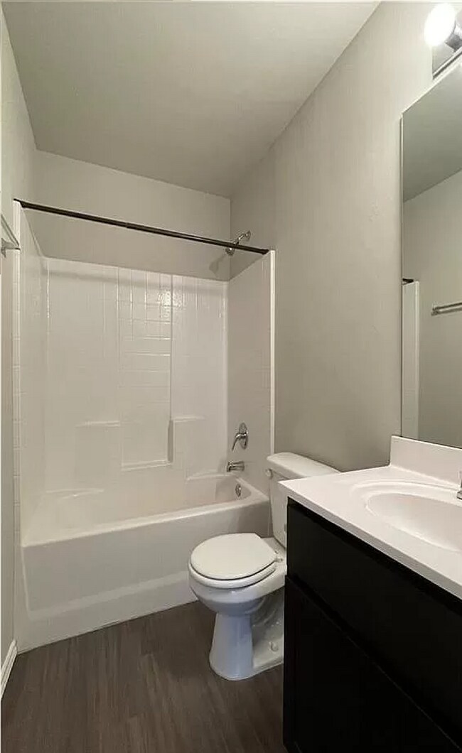Building Photo - Beautiful 3-Bedroom Home with Easy Access ...