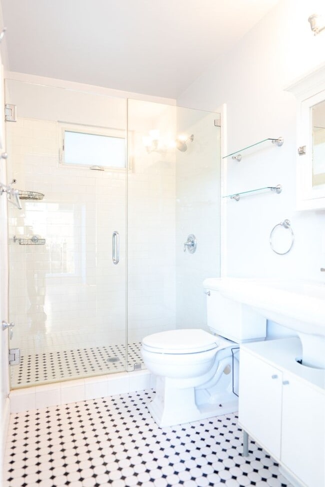 Building Photo - Vibrant 2b2b Franklin Hills / Los Feliz Home - Private Yard - Central HVAC