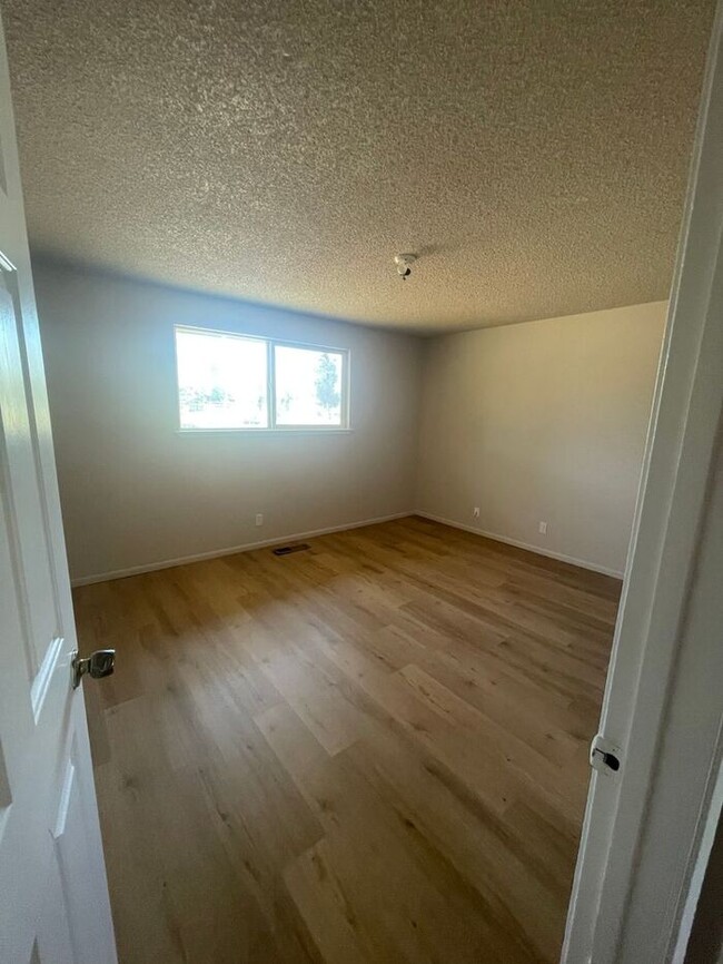 Building Photo - Available NOW!....Washoe Valley Family Hom...