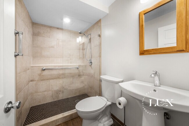 Building Photo - 3160 Walnut Grove Ln N