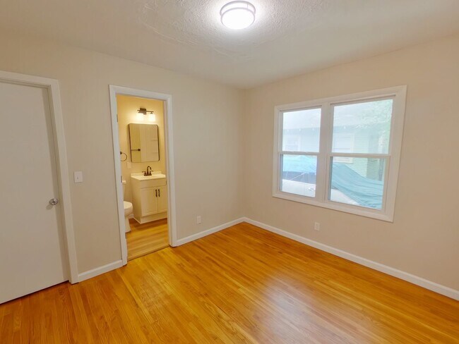 Building Photo - 1BR Duplex - All Appliances Included - $695.00