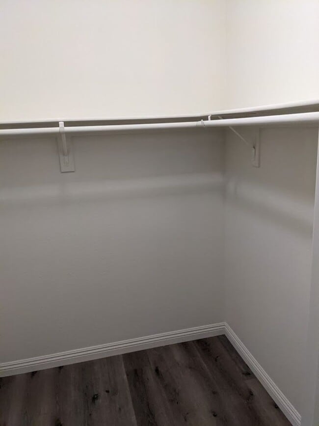 Building Photo - Beautiful 2 Bed/2Bath Lower Unit Condo wit...