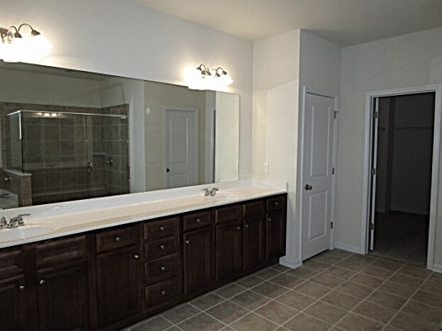 Building Photo - 307 Victoria Heights Dr