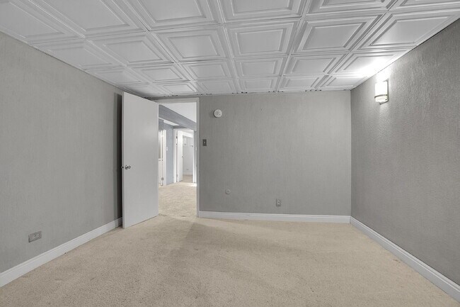 Building Photo - $2,795.00 - $300 OFF First Months' Rent - 5 Bedrooms, 2 Bathrooms, Single Family Home in Broomfie...