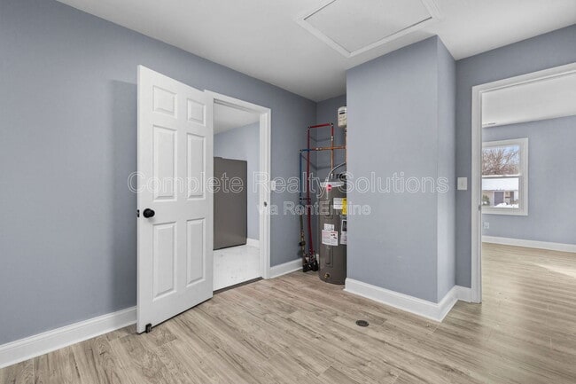 Building Photo - 9722 Lorna Ln