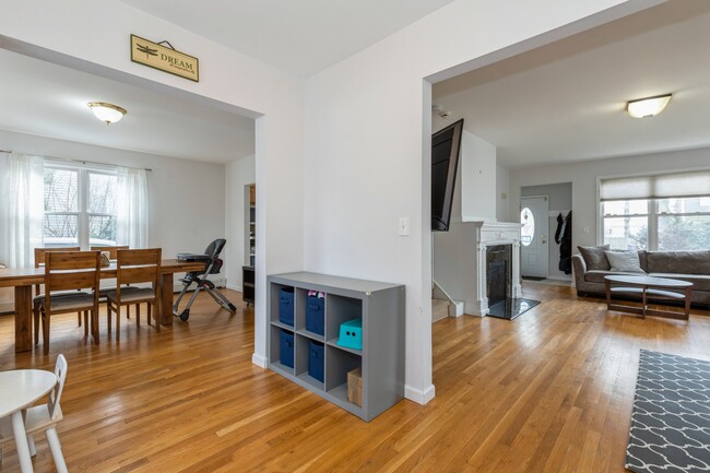 Building Photo - 39 Linwood Ave