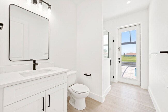 Building Photo - 1523 NW 34th Ave