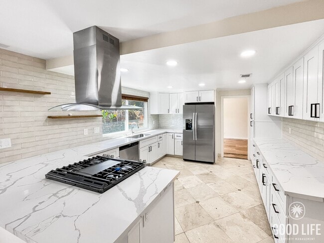 Building Photo - Stunning 4B/2.5BA House in Escondido!