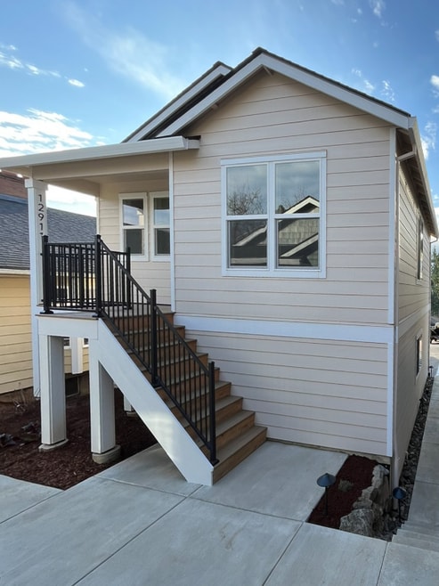 Building Photo - 12911 SE Ridgecrest Rd