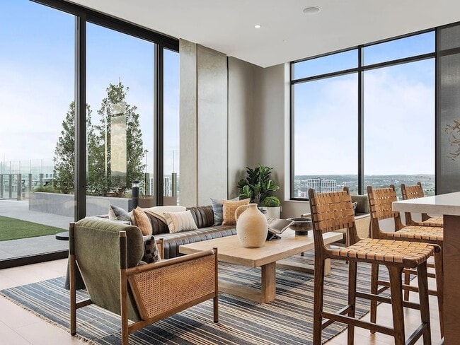 Building Photo - 1212 Demonbreun St