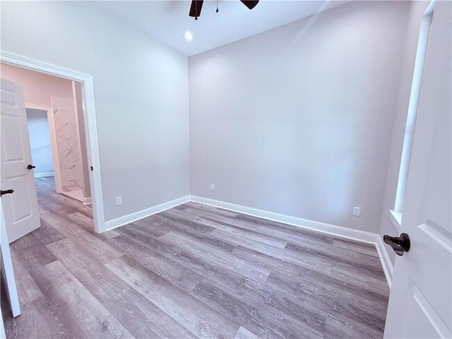 Building Photo - 305 E 34th Ave