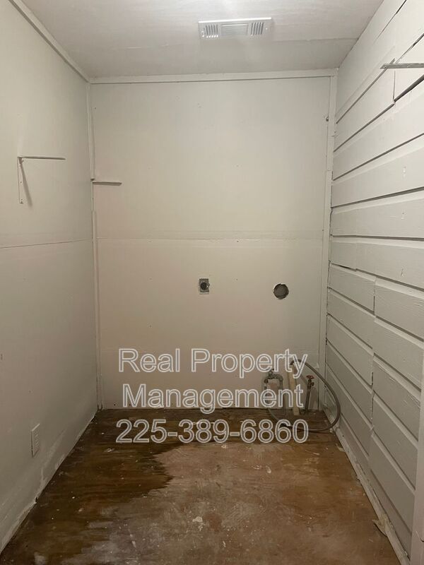 Building Photo - 3026 Balis Dr