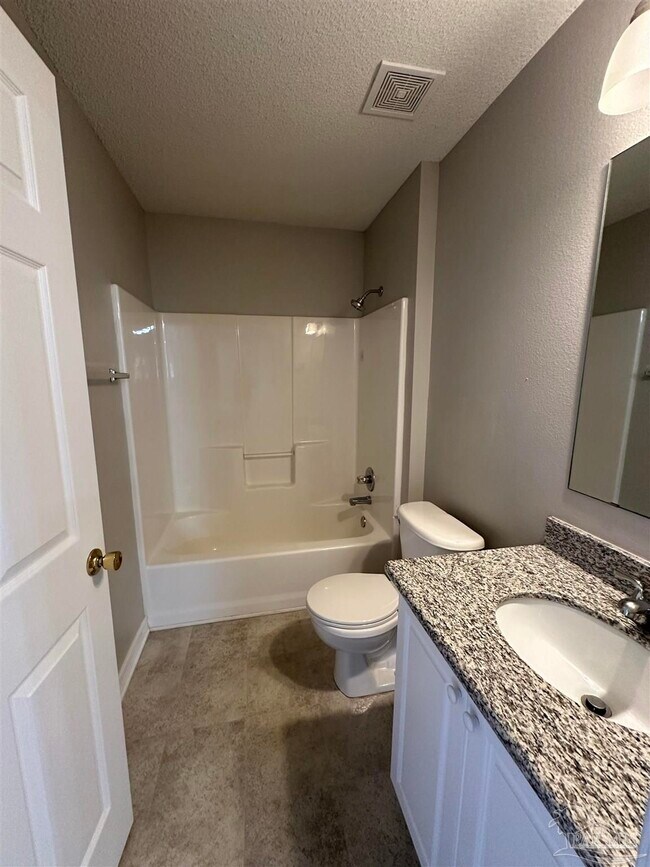 Building Photo - 632 Batten Blvd