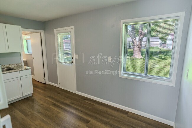 Building Photo - 2310 Sequoya Dr
