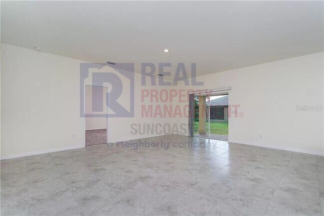 Building Photo - 351 Sweetwater Dr